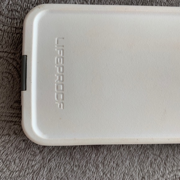 Lifeproof IPhone 6 case. - Picture 3 of 11